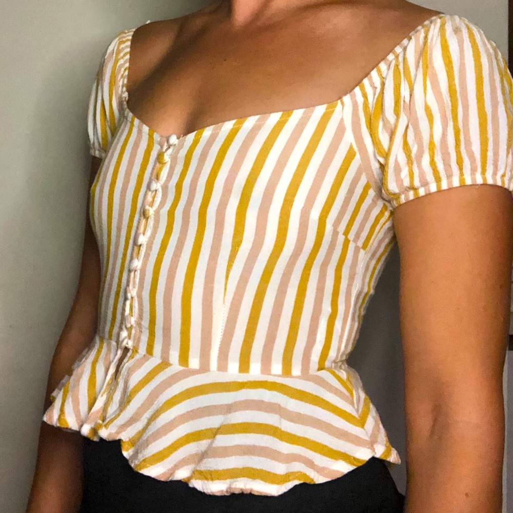 Boho flounce top button up
